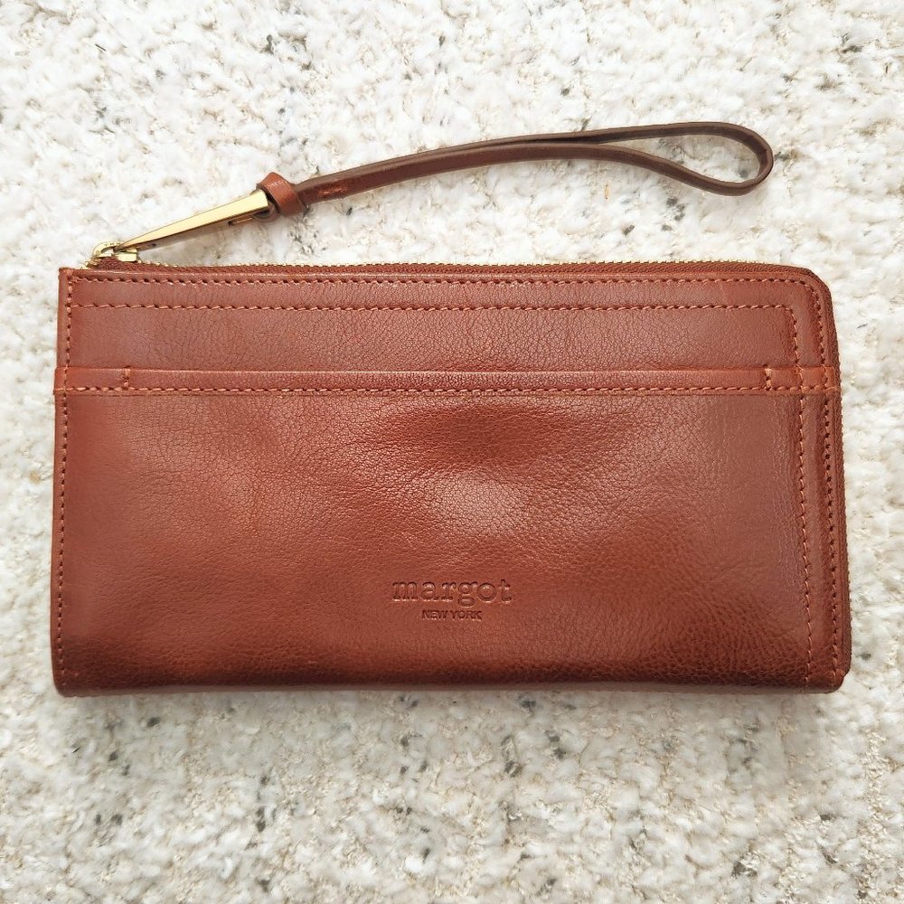 NWOT Margot Brown Leather Wristlet Zip Around Envelop Wallet Clutch